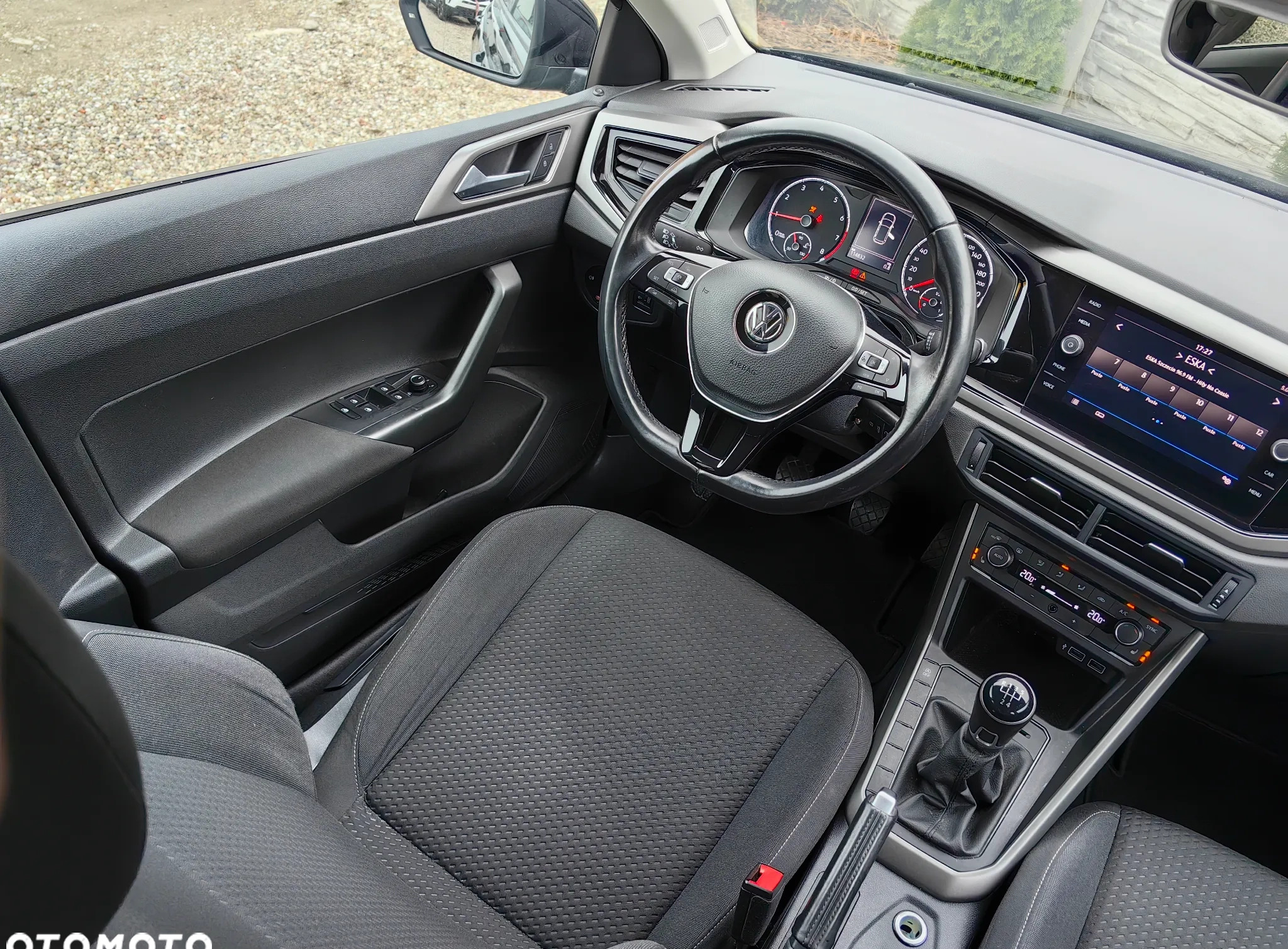 Volkswagen Polo cena 32900 przebieg: 112000, rok produkcji 2018 z Dąbrowa Górnicza małe 742